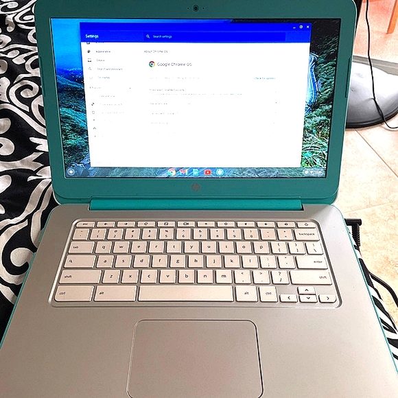 HP Chromebook with Charger - Picture 1 of 9